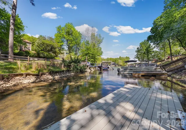 Photo 3 of Single family home for sale at 3015 Point Clear Dr, Fort Mill, SC 29708 | MLS# 4421189 | Listing updated on 2026-09-29