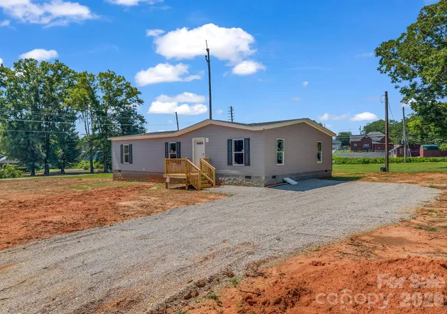 Photo 2 of Single family home for sale at 276 Mulberry St, Forest City, NC 28043 | MLS# 4421224 | Listing updated on 2026-09-06