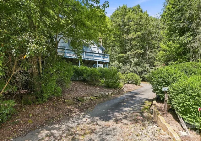 Photo 2 of Single family home for sale at 922 Goose Holw Rd, Newland, NC 28657 | MLS# 4421263 | Listing updated on 2026-09-04