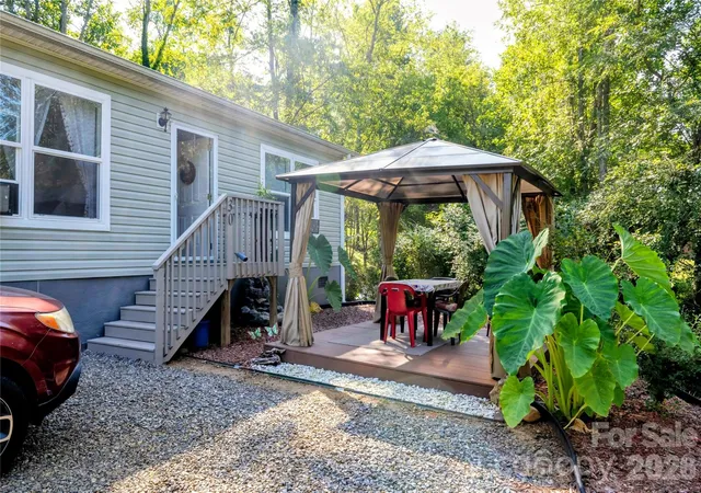 Photo 2 of Single family home for sale at 30 W & 32 Skyland Cir, Asheville, NC 28804 | MLS# 4421300 | Listing updated on 2026-09-24