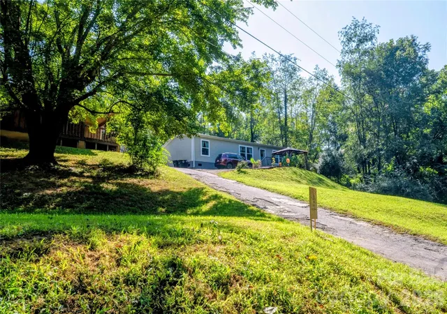 Photo 3 of Single family home for sale at 30 W & 32 Skyland Cir, Asheville, NC 28804 | MLS# 4421300 | Listing updated on 2026-09-24