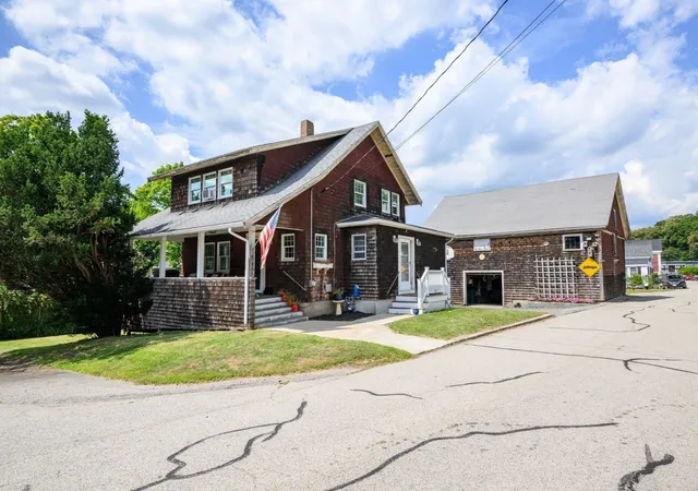 Photo 4 of Single family home for sale at 117 Spring St, Hull, MA 02045 | MLS# 73574790 | Listing updated on 2026-09-13