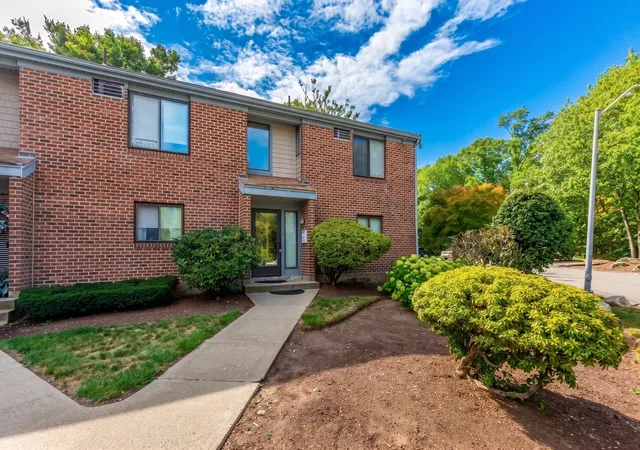 Photo 3 of Condo for sale at 22 Old Stone Way #22, East Weymouth, MA 02189 | MLS# 73574780 | Listing updated on 2026-09-13