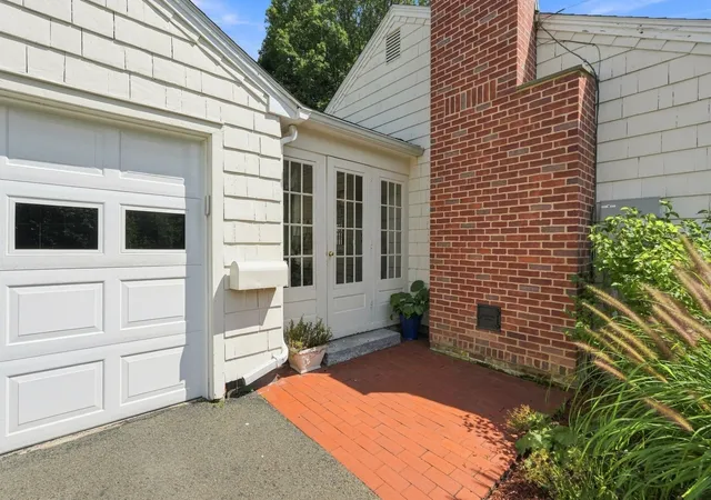 Photo 2 of Single family home for sale at 52 Blue Hills Rd, Amherst, MA 01002 | MLS# 73572705 | Listing updated on 2026-09-15
