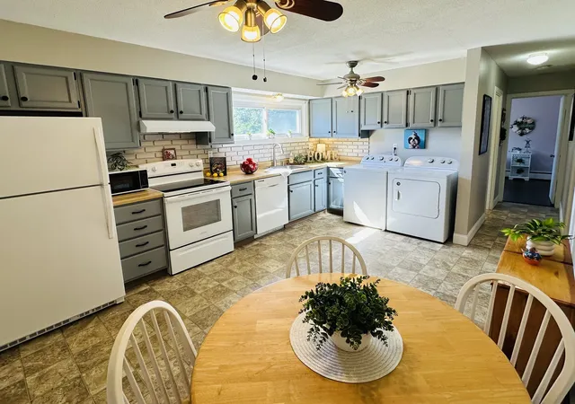 Photo 3 of Sale Pending at 162 Horseshoe Dr #162, Chicopee, MA 01022 | MLS# 73570890 | Listing updated on 2026-09-23