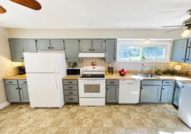 Photo 4 of Sale Pending at 162 Horseshoe Dr #162, Chicopee, MA 01022 | MLS# 73570890 | Listing updated on 2026-09-23