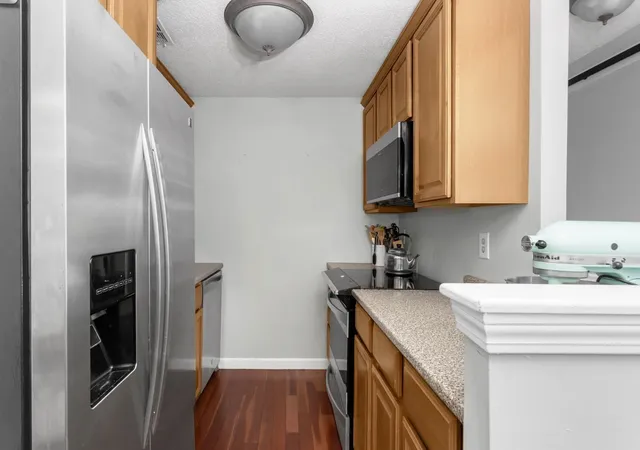 Photo 2 of Sale Pending at 802 Franklin Xing #802, Franklin, MA 02038 | MLS# 73576187 | Listing updated on 2026-10-14