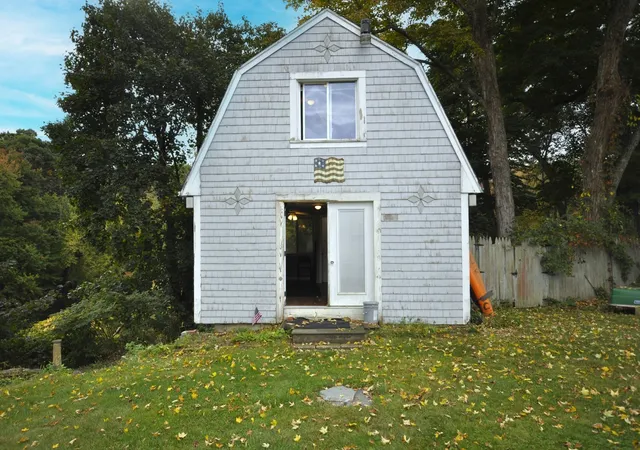 Photo 2 of Single family home for sale at 723 Plymouth St, East Bridgewater, MA 02333 | MLS# 73588718 | Listing updated on 2026-10-12