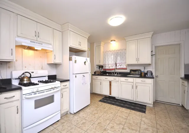 Photo 3 of Single family home for sale at 723 Plymouth St, East Bridgewater, MA 02333 | MLS# 73588718 | Listing updated on 2026-10-12