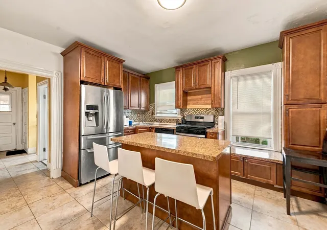 Listing Photo 2 - Condo for sale in building located at 8-10 Dane St, Everett, MA 02149