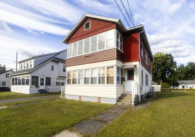 Listing Photo 3 - Condo for sale in building located at 485 E St, Chicopee, MA 01020