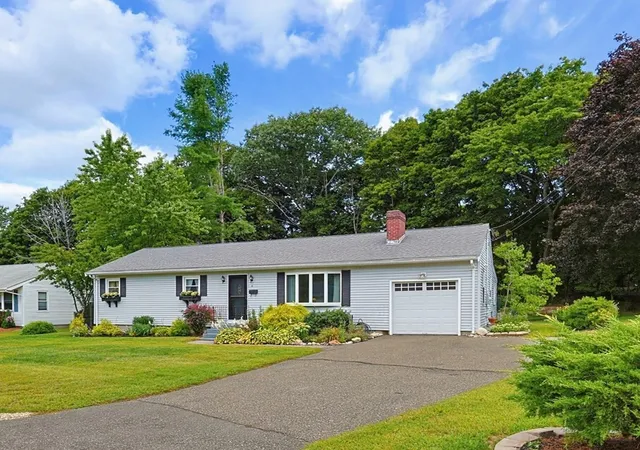 Photo 1 of Sale Pending at 4 Willow St, Franklin, MA 02038 | MLS# 73571290 | Listing updated on 2026-09-29