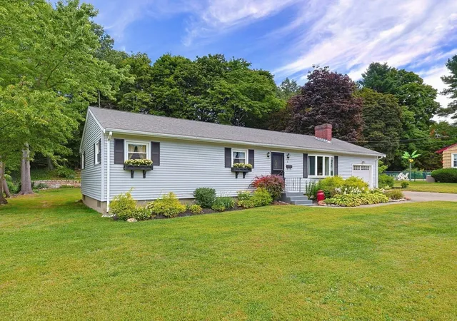 Photo 3 of Sale Pending at 4 Willow St, Franklin, MA 02038 | MLS# 73571290 | Listing updated on 2026-09-29