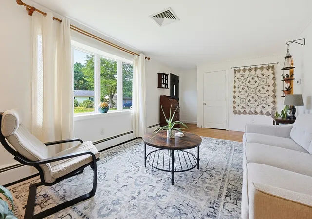 Photo 4 of Sale Pending at 4 Willow St, Franklin, MA 02038 | MLS# 73571290 | Listing updated on 2026-09-29