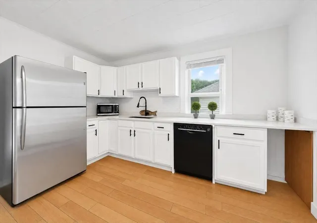 Photo 3 of Sale Pending at 3 Thomas St, Kingston, MA 02364 | MLS# 73570826 | Listing updated on 2026-09-23