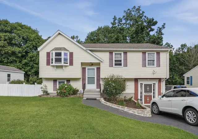 Single family home for sale at 30 Parsons Hl Dr, Worcester, MA 01603 | MLS# 73572605