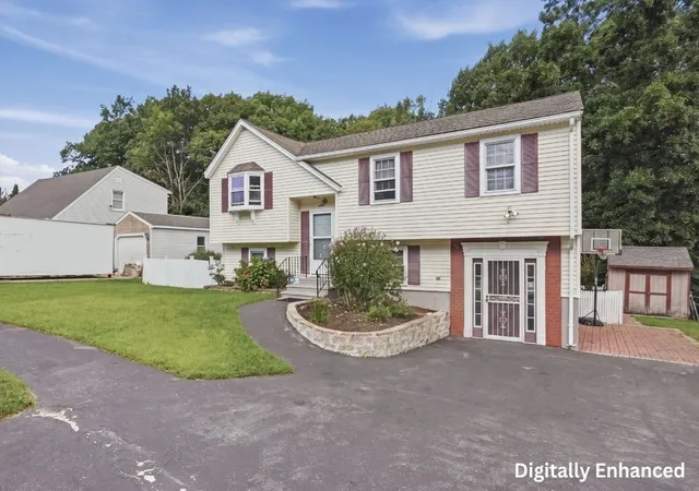 Photo 3 of Single family home for sale at 30 Parsons Hl Dr, Worcester, MA 01603 | MLS# 73572605 | Listing updated on 2026-09-13