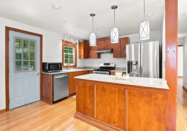 Photo 4 of Single family home for sale at 30 Parsons Hl Dr, Worcester, MA 01603 | MLS# 73572605 | Listing updated on 2026-09-13