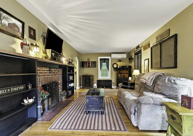 Photo 3 of Sale Pending at 138 Purchase St, Milford, MA 01757 | MLS# 73572953 | Listing updated on 2026-09-11