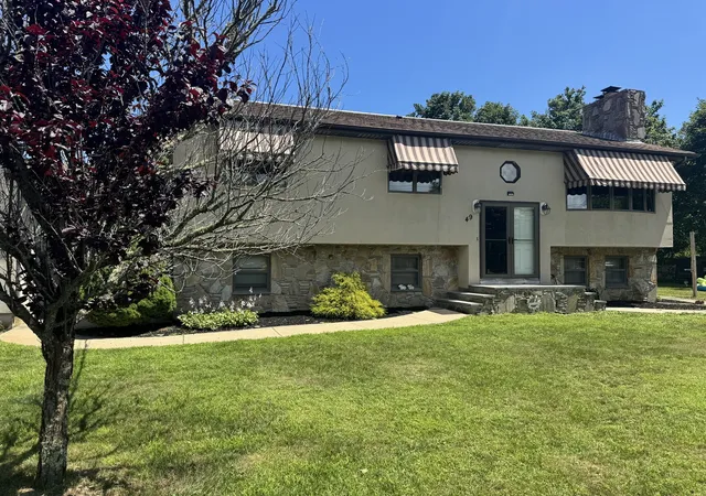 Photo 3 of Single family home for sale at 49 Bakerville Rd, South Dartmouth, MA 02748 | MLS# 73573148 | Listing updated on 2026-10-06