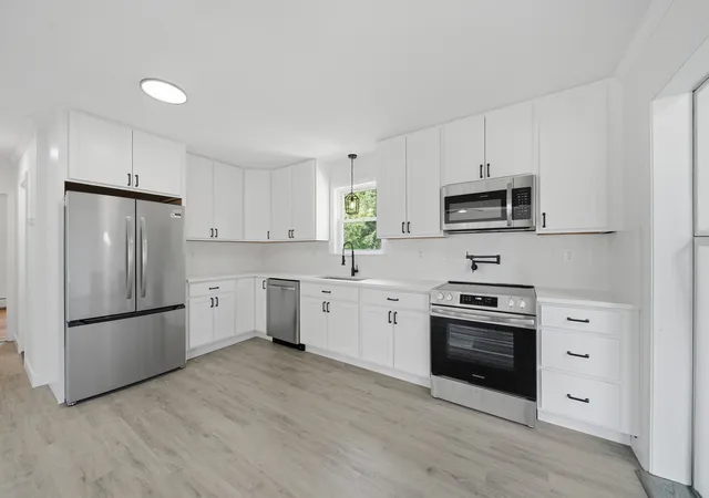 Photo 2 of Single family home for sale at 6 Sterling St, Leicester, MA 01524 | MLS# 73584168 | Listing updated on 2026-10-06