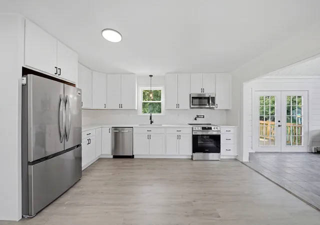 Photo 3 of Single family home for sale at 6 Sterling St, Leicester, MA 01524 | MLS# 73584168 | Listing updated on 2026-10-06