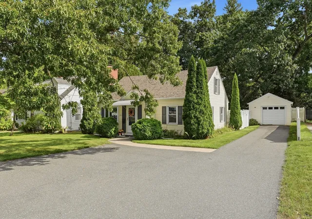Photo 2 of Sale Pending at 401 Kings Hwy, West Springfield, MA 01089 | MLS# 73575521 | Listing updated on 2026-10-02