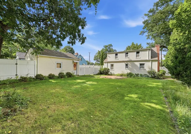 Photo 3 of Sale Pending at 401 Kings Hwy, West Springfield, MA 01089 | MLS# 73575521 | Listing updated on 2026-10-02