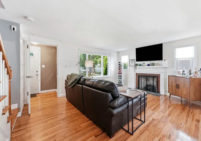 Photo 4 of Sale Pending at 401 Kings Hwy, West Springfield, MA 01089 | MLS# 73575521 | Listing updated on 2026-10-02