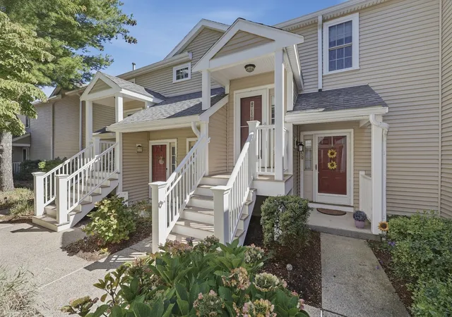 Photo 2 of Sale Pending at 129 Tyson Cmns Ln #129, Braintree, MA 02184 | MLS# 73578947 | Listing updated on 2026-10-13