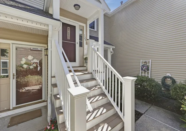 Photo 3 of Sale Pending at 129 Tyson Cmns Ln #129, Braintree, MA 02184 | MLS# 73578947 | Listing updated on 2026-10-13