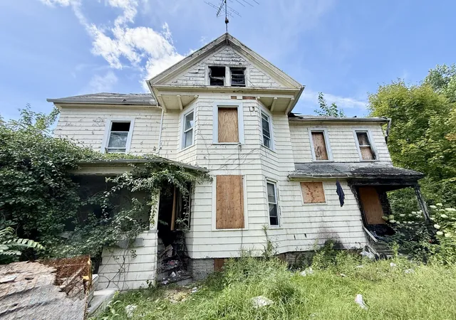 Photo 1 of Single family home for sale at 161 Lincoln St, Holyoke, MA 01040 | MLS# 73579521 | Listing updated on 2026-09-22