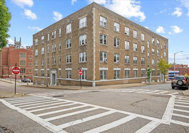 Listing Photo 4 - Condo for sale in building located at 6 Chatham Pl, Worcester, MA 01609 - Unit #8