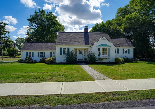 Photo 1 of Single family home for sale at 122 Maple St, Norwood, MA 02062 | MLS# 73580119 | Listing updated on 2026-10-09