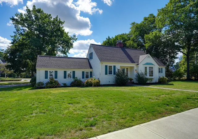 Photo 2 of Single family home for sale at 122 Maple St, Norwood, MA 02062 | MLS# 73580119 | Listing updated on 2026-10-09