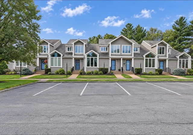 Photo 2 of Condo for sale at 340 Centre #8, Rockland, MA 02370 | MLS# 73588777 | Listing updated on 2026-10-28