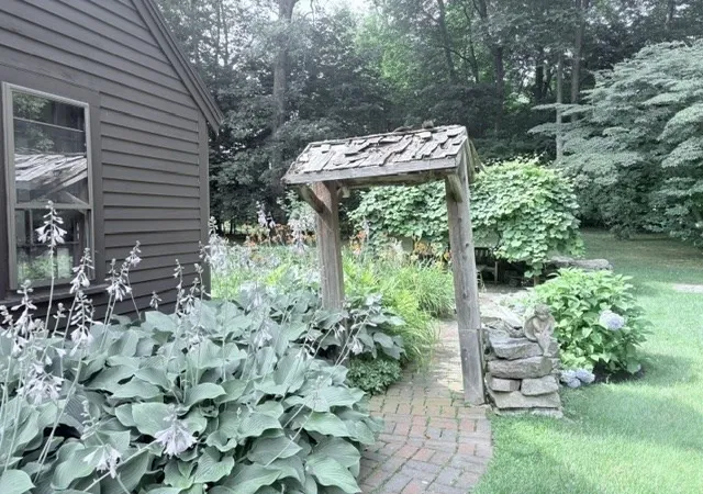 Photo 4 of Single family home for sale at 6 Greentree Ln, Byfield, MA 01922 | MLS# 73572745 | Listing updated on 2026-09-16