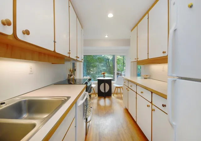 Photo 4 of Sale Pending at 111 S Great Rd, Lincoln, MA 01773 | MLS# 73574613 | Listing updated on 2026-10-01