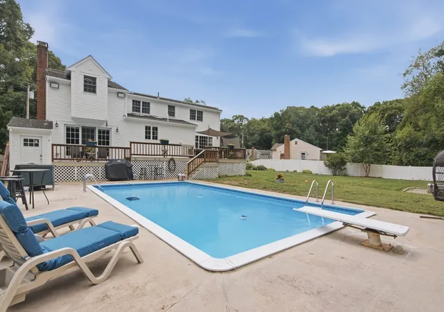 Photo 3 of Single family home for sale at 60 Valleyview Rd, Bellingham, MA 02019 | MLS# 73570494 | Listing updated on 2026-10-16