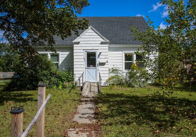 Photo 2 of Sale Pending at 421 Elm St, Pittsfield, MA 01201 | MLS# 73579803 | Listing updated on 2026-10-14