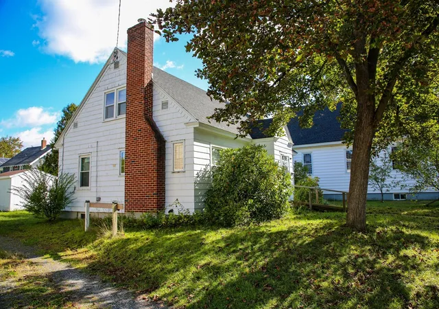 Photo 3 of Sale Pending at 421 Elm St, Pittsfield, MA 01201 | MLS# 73579803 | Listing updated on 2026-10-14