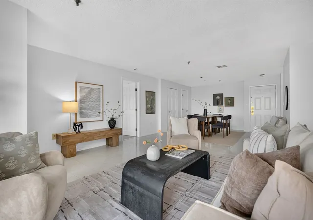 Listing Photo 3 - Condo for sale in building located at 3920 Mystic Vly Pkwy, Medford, MA 02155 - Unit #522