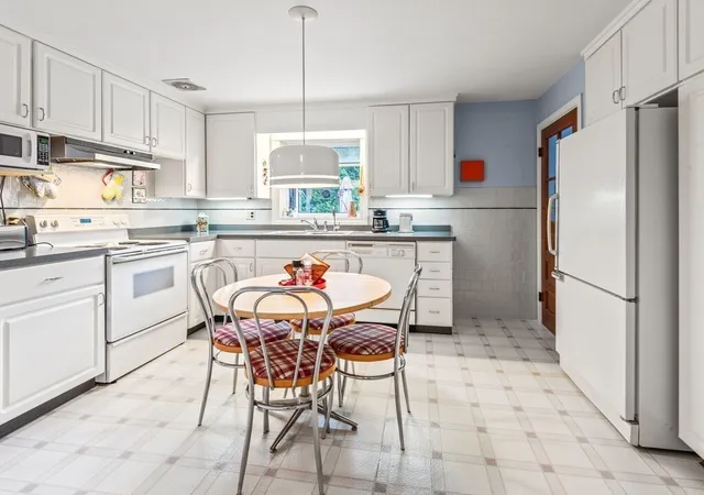 Photo 3 of Sale Pending at 230 Brattle St, Holden, MA 01520 | MLS# 73571750 | Listing updated on 2026-09-09