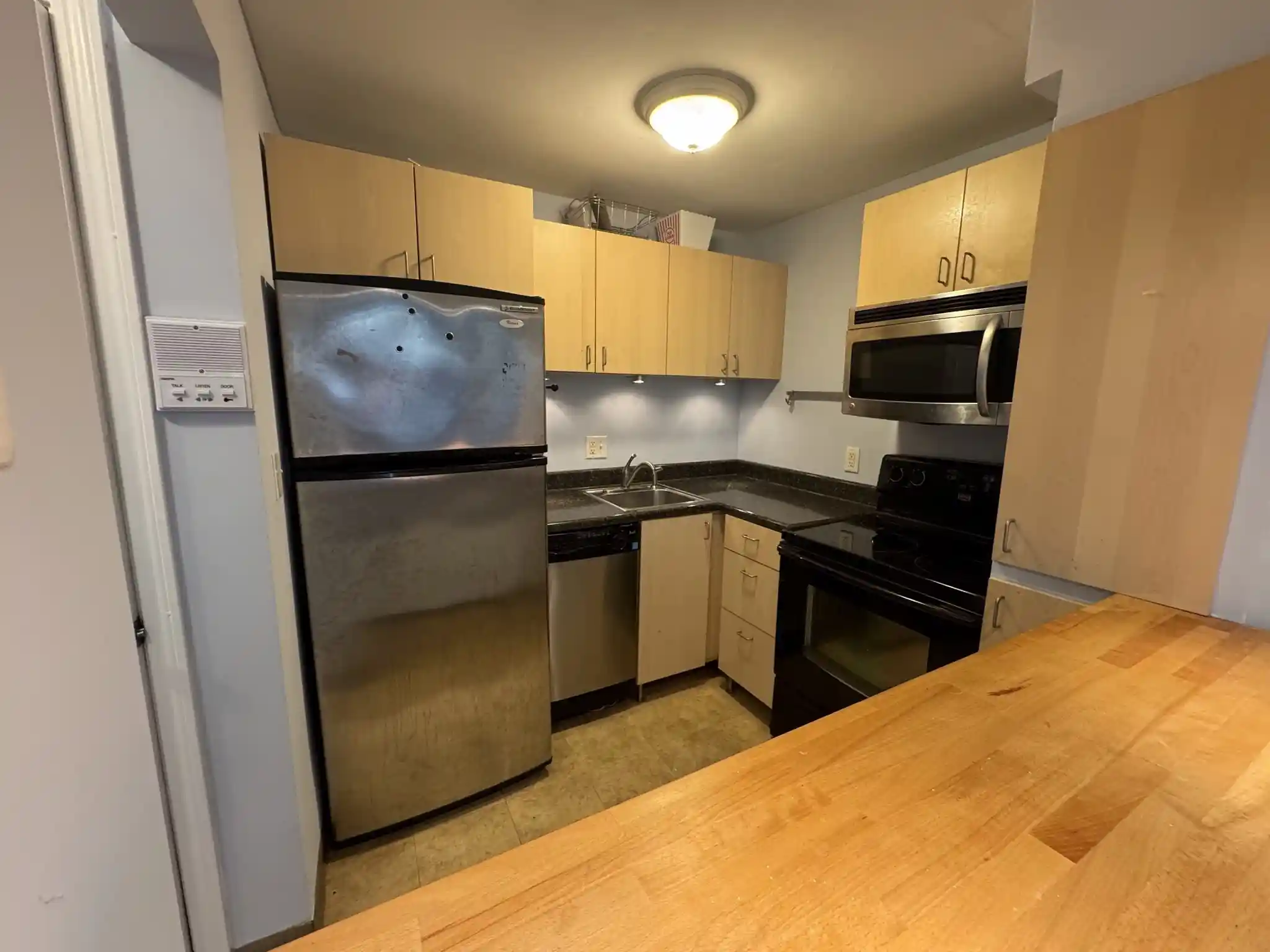 Listing Photo 2 - Condo for sale in 27 Senee Ct located at 27 Senee Ct, Amesbury, MA 01913 - Unit #27