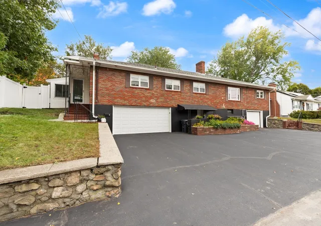 Listing Photo 2 - Condo for sale in building located at 35-37 Buco Ave, Methuen, MA 01844
