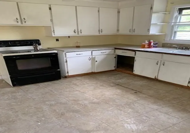 Photo 3 of Single family home for sale at 132 Fruit St, Mansfield, MA 02048 | MLS# 73571405 | Listing updated on 2026-09-06