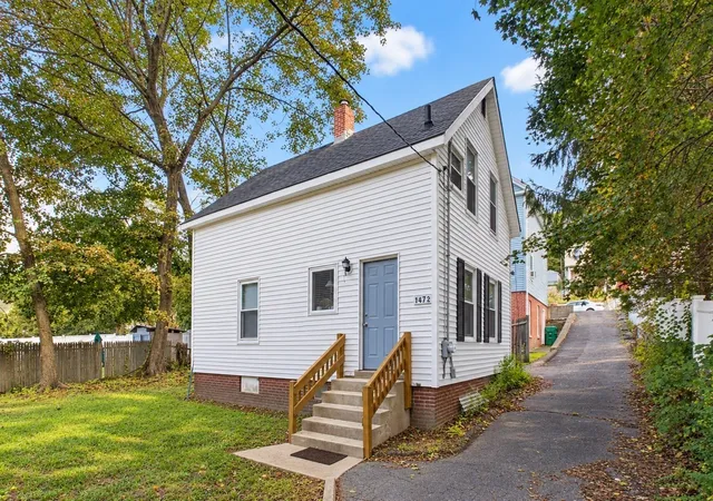 Photo 2 of Multi family home for sale at 147  1/2 Oak St, Clinton, MA 01510 | MLS# 73582002 | Listing updated on 2026-09-28