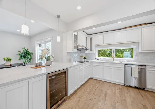 Photo 3 of Single family home for sale at 2 Summer St Pl, Arlington, MA 02474 | MLS# 73572086 | Listing updated on 2026-09-17