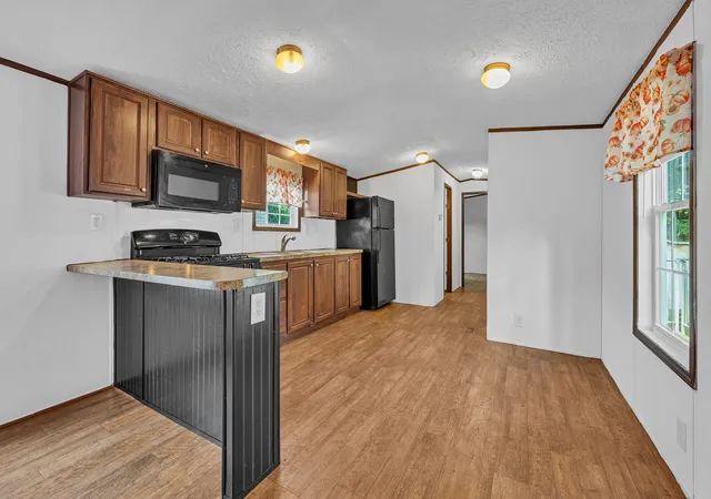Photo 3 of Manufactured home for sale at 557 Sw Cutoff #67, Worcester, MA 01607 | MLS# 73582786 | Listing updated on 2026-09-29