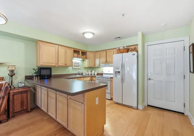 Photo 4 of Sale Pending at 26 Greenleaves Dr #611, Amherst, MA 01002 | MLS# 73570813 | Listing updated on 2026-09-08